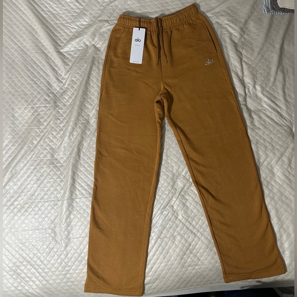 Alo sweatpants - Picture 3 of 8